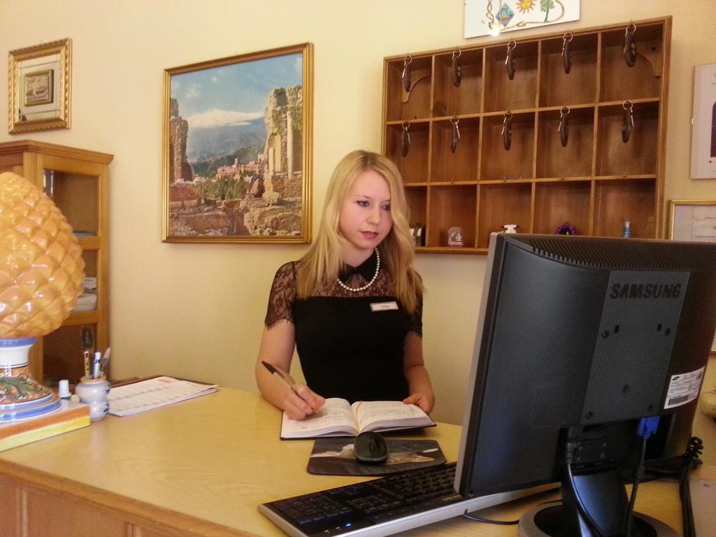 Hotel Pensione Cundari Таормина Экстерьер фото